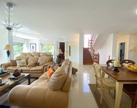 Moradia T5 com piscina, para venda na Figueira da Foz-  Buarcos!