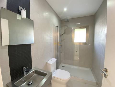 Moradia T5 com piscina, para venda na Figueira da Foz-  Buarcos!