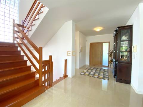 Moradia T5 com piscina, para venda na Figueira da Foz-  Buarcos!