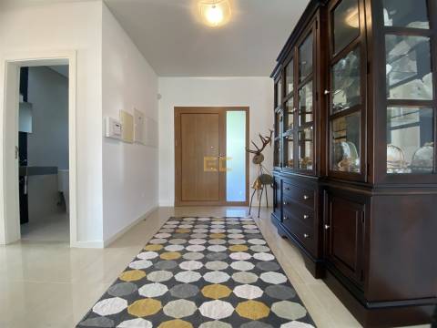 Moradia T5 com piscina, para venda na Figueira da Foz-  Buarcos!