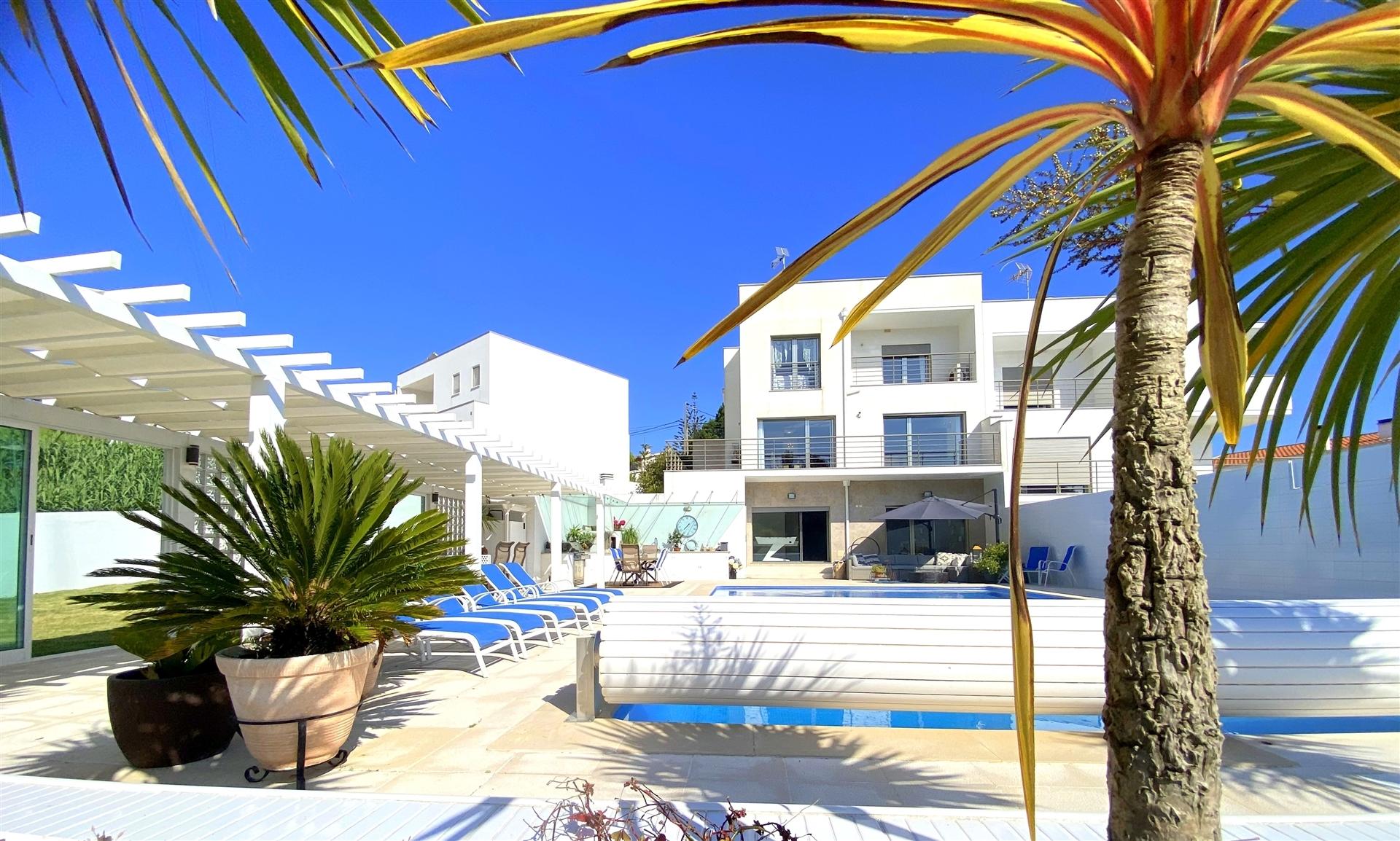 Moradia T5 com piscina, para venda na Figueira da Foz-  Buarcos!