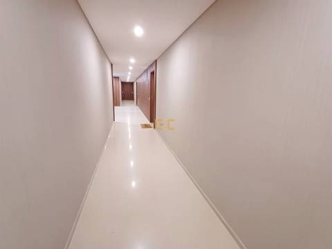 Apartamento T2 NOVO, com lugar de garagem e arrumo, na Figueira da Foz- Buarcos!