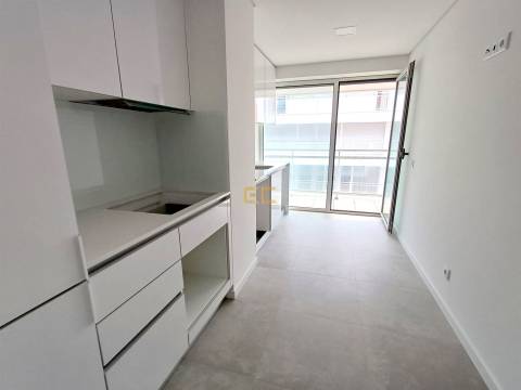 Apartamento T2 NOVO, com lugar de garagem e arrumo, na Figueira da Foz- Buarcos!