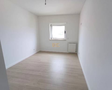 Apartamento T2 NOVO, com lugar de garagem e arrumo, na Figueira da Foz- Buarcos!