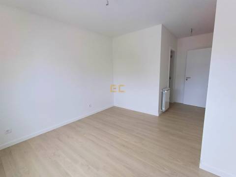 Apartamento T2 NOVO, com lugar de garagem e arrumo, na Figueira da Foz- Buarcos!