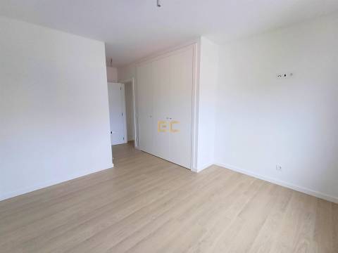 Apartamento T2 NOVO, com lugar de garagem e arrumo, na Figueira da Foz- Buarcos!