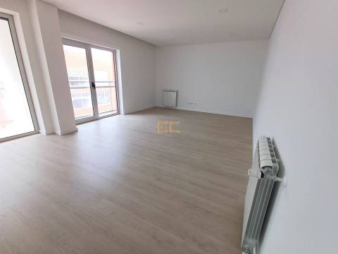 Apartamento T2 NOVO, com lugar de garagem e arrumo, na Figueira da Foz- Buarcos!