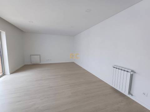 Apartamento T2 NOVO, com lugar de garagem e arrumo, na Figueira da Foz- Buarcos!