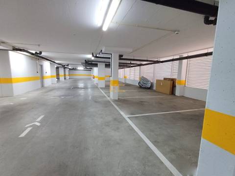 Apartamento T2 NOVO, com lugar de garagem e arrumo, na Figueira da Foz- Buarcos!