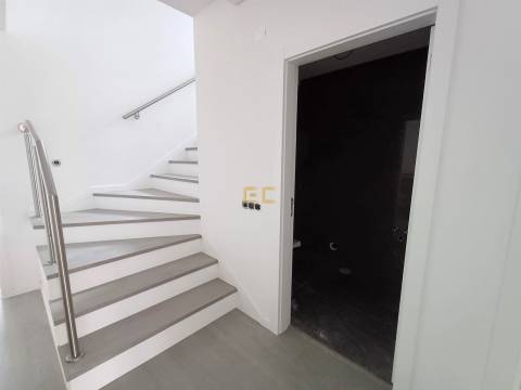 Moradia T4 Nova, para venda na Figueira da Foz- Tavarede!