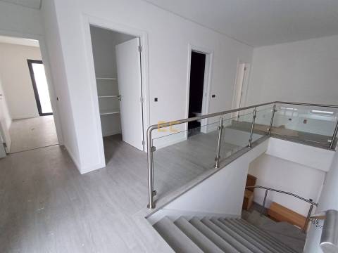 Moradia T4 Nova, para venda na Figueira da Foz- Tavarede!