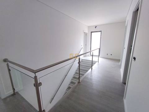 Moradia T4 Nova, para venda na Figueira da Foz- Tavarede!