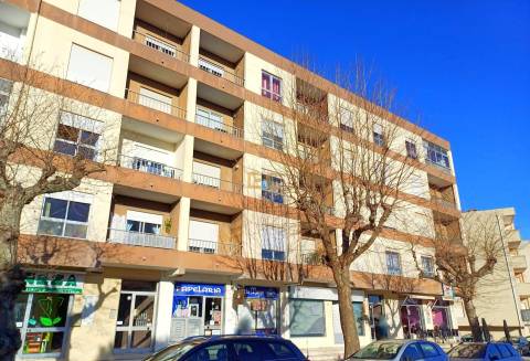 Loja com vitrine, para venda na Figueira da Foz- Buarcos!