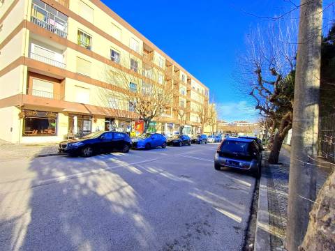 Loja com vitrine, para venda na Figueira da Foz- Buarcos!
