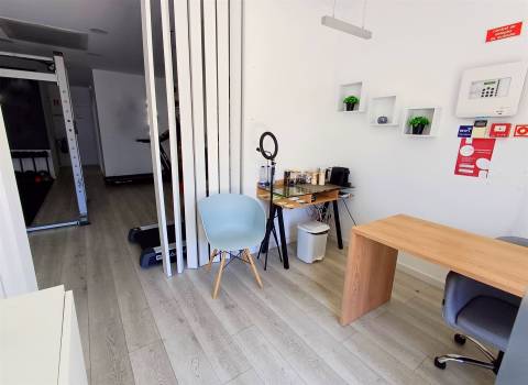 Loja com vitrine, para venda na Figueira da Foz- Buarcos!