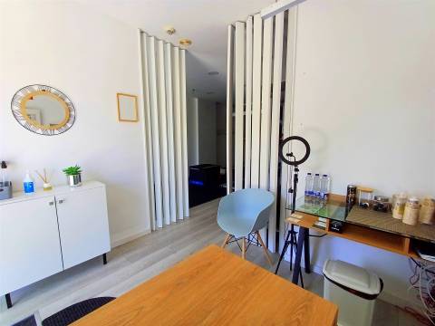 Loja com vitrine, para venda na Figueira da Foz- Buarcos!