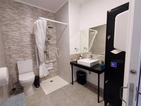 Loja com vitrine, para venda na Figueira da Foz- Buarcos!