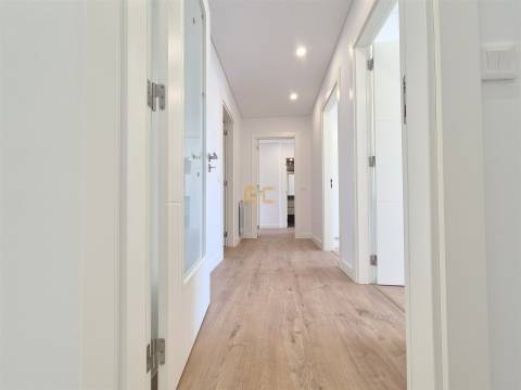 Apartamento T3 novo, com garagem, para venda na Figueira da Foz- Buarcos!