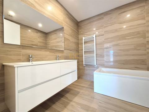 Apartamento T3 novo, com garagem, para venda na Figueira da Foz- Buarcos!