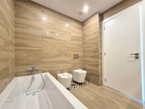 Apartamento T3 novo, com garagem, para venda na Figueira da Foz- Buarcos!