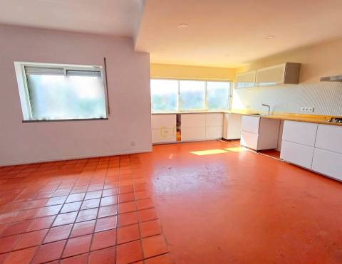 Apartamento T4 usado, com garagem e arrumo, em Tavarede- Figueira da Foz!