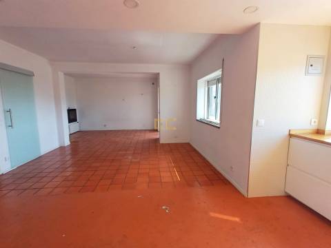 Apartamento T4 usado, com garagem e arrumo, em Tavarede- Figueira da Foz!