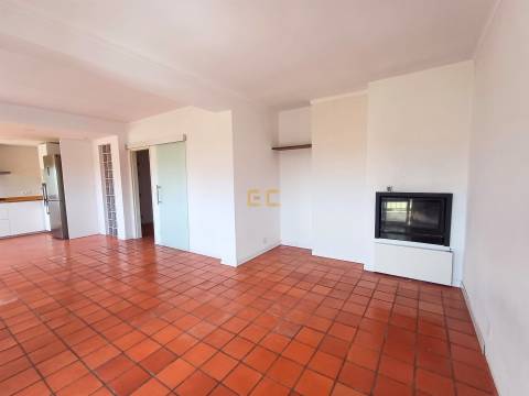 Apartamento T4 usado, com garagem e arrumo, em Tavarede- Figueira da Foz!