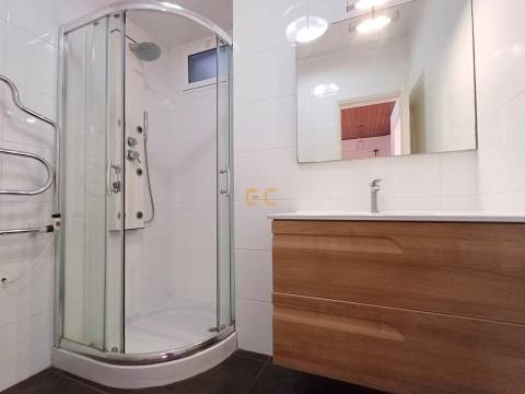 Apartamento T4 usado, com garagem e arrumo, em Tavarede- Figueira da Foz!