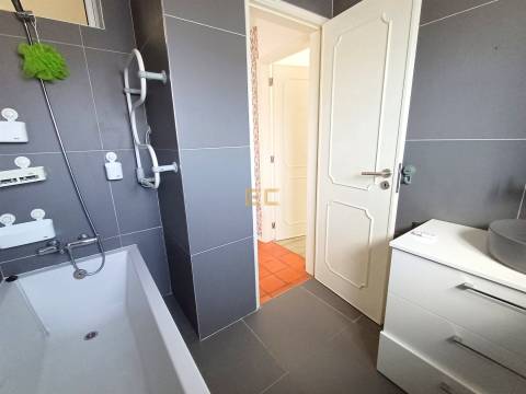 Apartamento T4 usado, com garagem e arrumo, em Tavarede- Figueira da Foz!