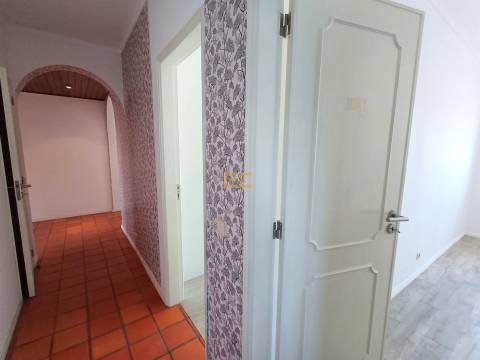 Apartamento T4 usado, com garagem e arrumo, em Tavarede- Figueira da Foz!