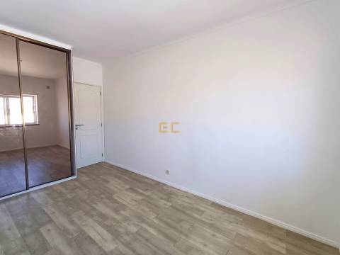 Apartamento T4 usado, com garagem e arrumo, em Tavarede- Figueira da Foz!