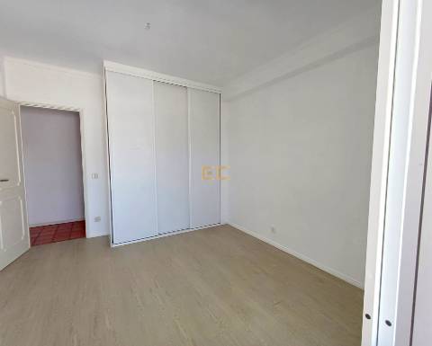 Apartamento T4 usado, com garagem e arrumo, em Tavarede- Figueira da Foz!