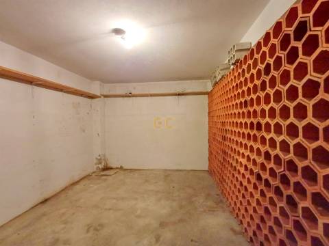 Apartamento T4 usado, com garagem e arrumo, em Tavarede- Figueira da Foz!