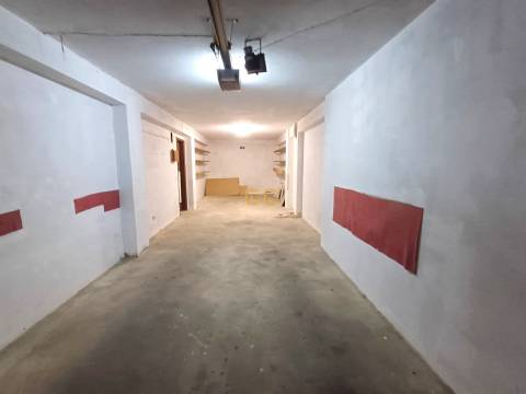 Apartamento T4 usado, com garagem e arrumo, em Tavarede- Figueira da Foz!