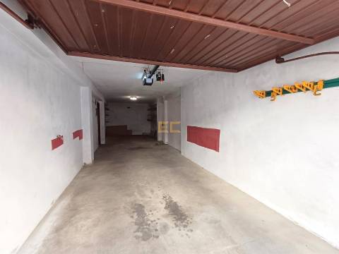 Apartamento T4 usado, com garagem e arrumo, em Tavarede- Figueira da Foz!
