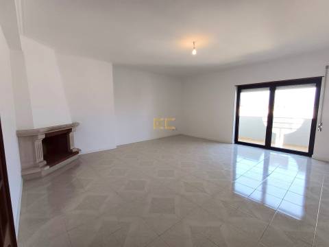 Apartamento T3, com garagem, para venda na Figueira da Foz- Alto do Forno!