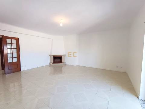 Apartamento T3, com garagem, para venda na Figueira da Foz- Alto do Forno!