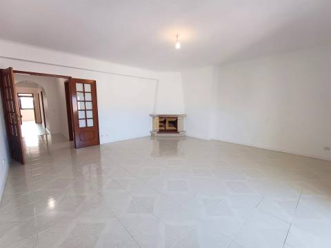Apartamento T3, com garagem, para venda na Figueira da Foz- Alto do Forno!