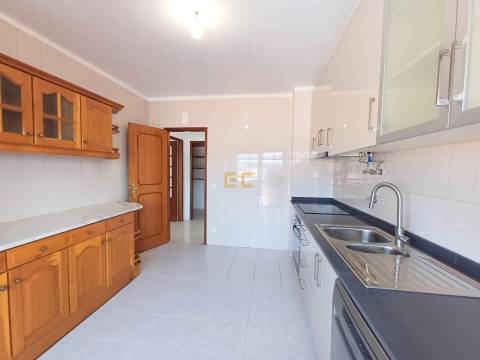 Apartamento T3, com garagem, para venda na Figueira da Foz- Alto do Forno!