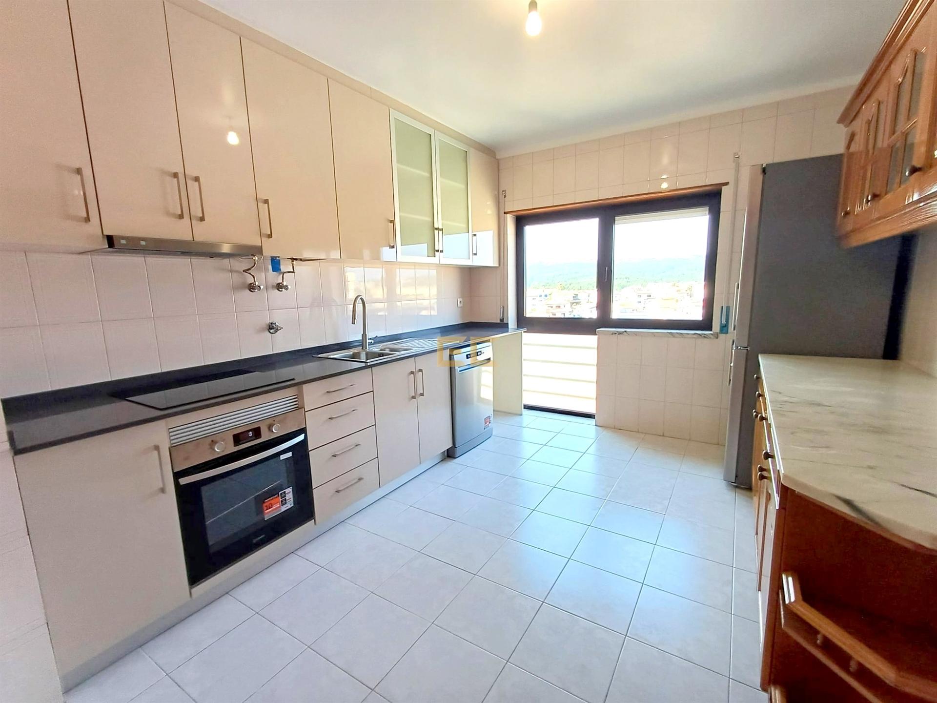 Apartamento T3, com garagem, para venda na Figueira da Foz- Alto do Forno!
