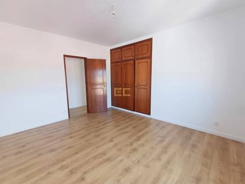 Apartamento T3, com garagem, para venda na Figueira da Foz- Alto do Forno!