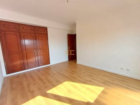 Apartamento T3, com garagem, para venda na Figueira da Foz- Alto do Forno!