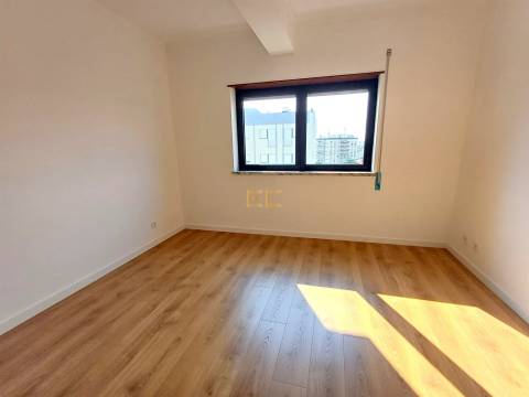 Apartamento T3, com garagem, para venda na Figueira da Foz- Alto do Forno!