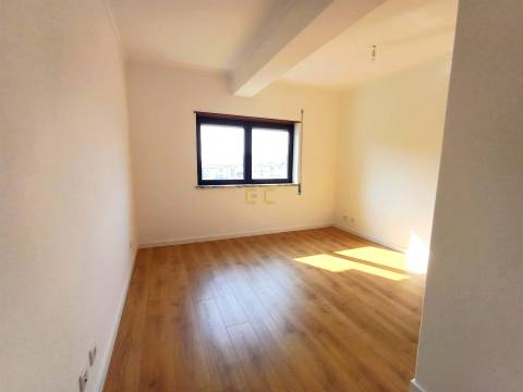 Apartamento T3, com garagem, para venda na Figueira da Foz- Alto do Forno!