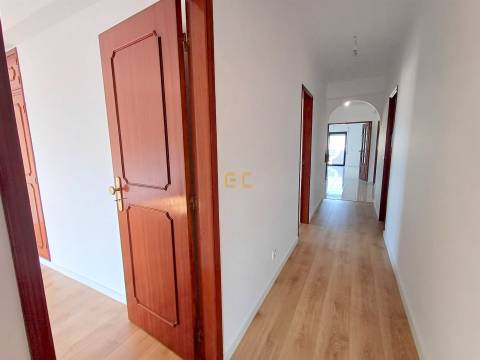 Apartamento T3, com garagem, para venda na Figueira da Foz- Alto do Forno!