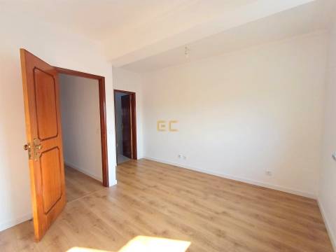 Apartamento T3, com garagem, para venda na Figueira da Foz- Alto do Forno!