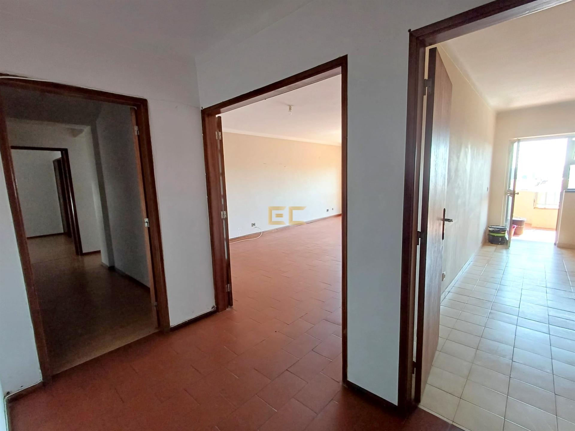 Apartamento T4 usado, para venda em Buarcos,  Alto do Forno- Figueira da Foz!