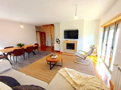 Apartamento T4 para para venda na Cerâmica!