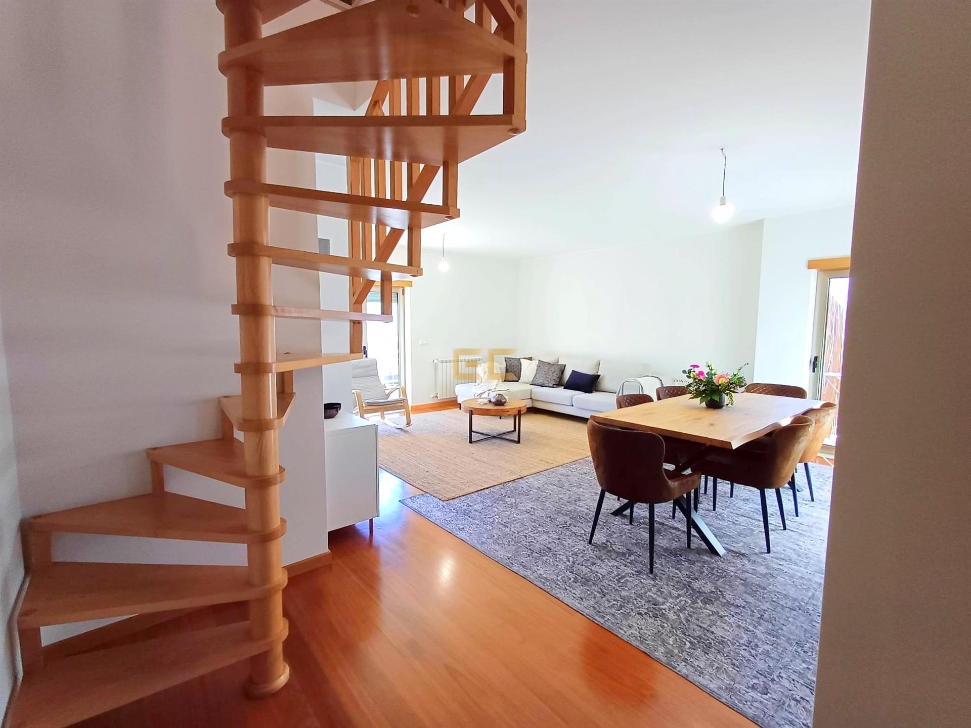 Apartamento T4 com garagem e arrumo,  para venda na Figueira da Foz- Cerâmica!