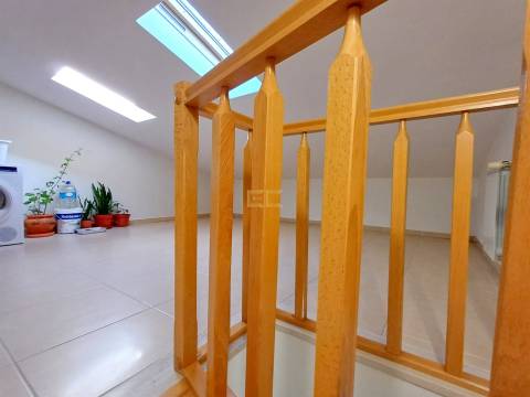 Apartamento T4 para para venda na Cerâmica!